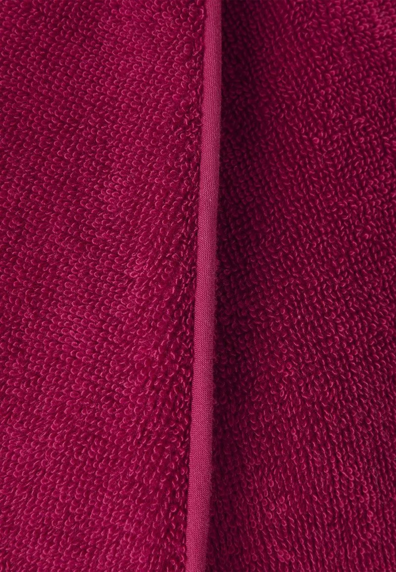 K ICONIC - Bademantel - Beere 5 K ICONIC - Bademantel - Beere – Bild 3