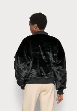 Alpha Industries Bomberjacke - Black -Frauen Geschäft 3c39c18a232c412c89e7f989047dbbe6