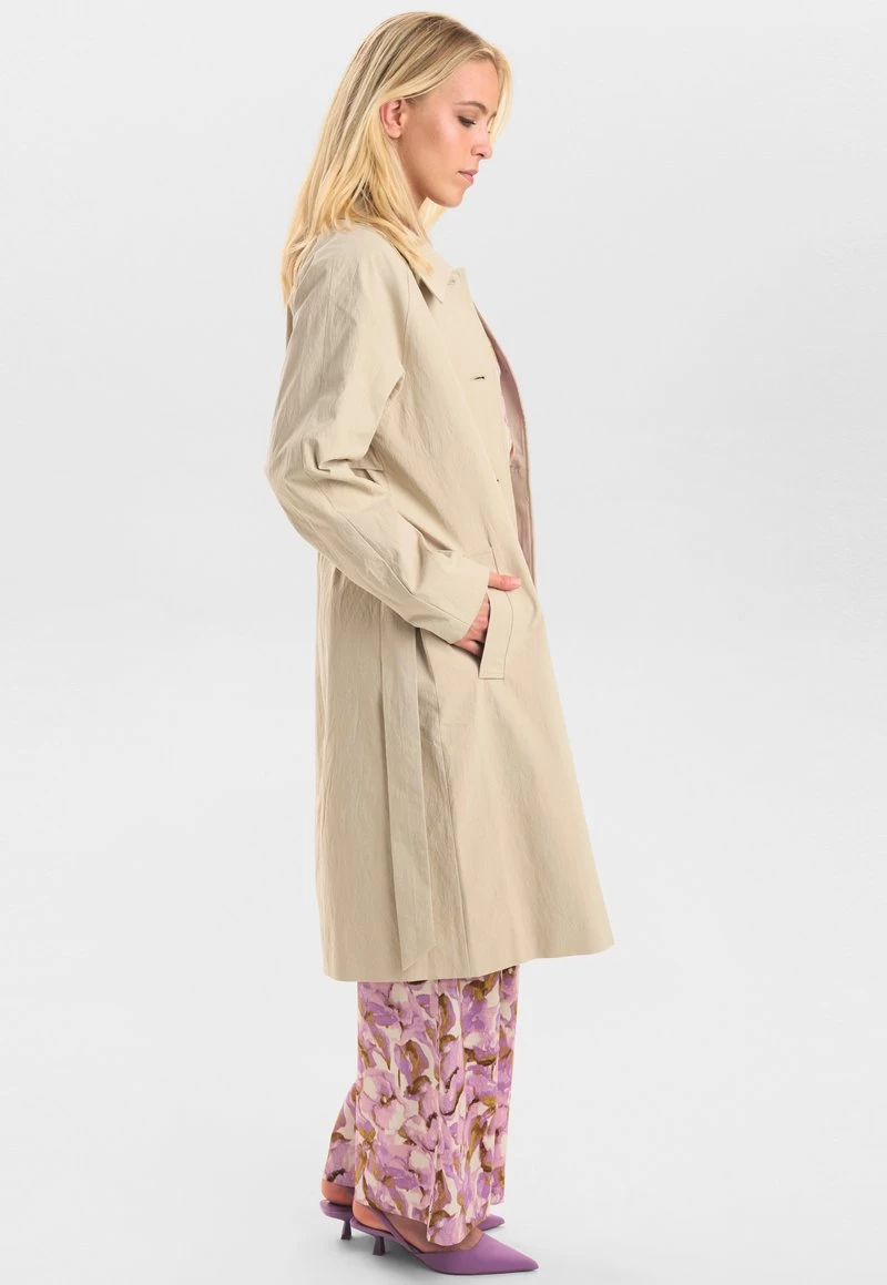 NUELLA - Trenchcoat - Hummus 7 NUELLA - Trenchcoat - Hummus – Bild 5