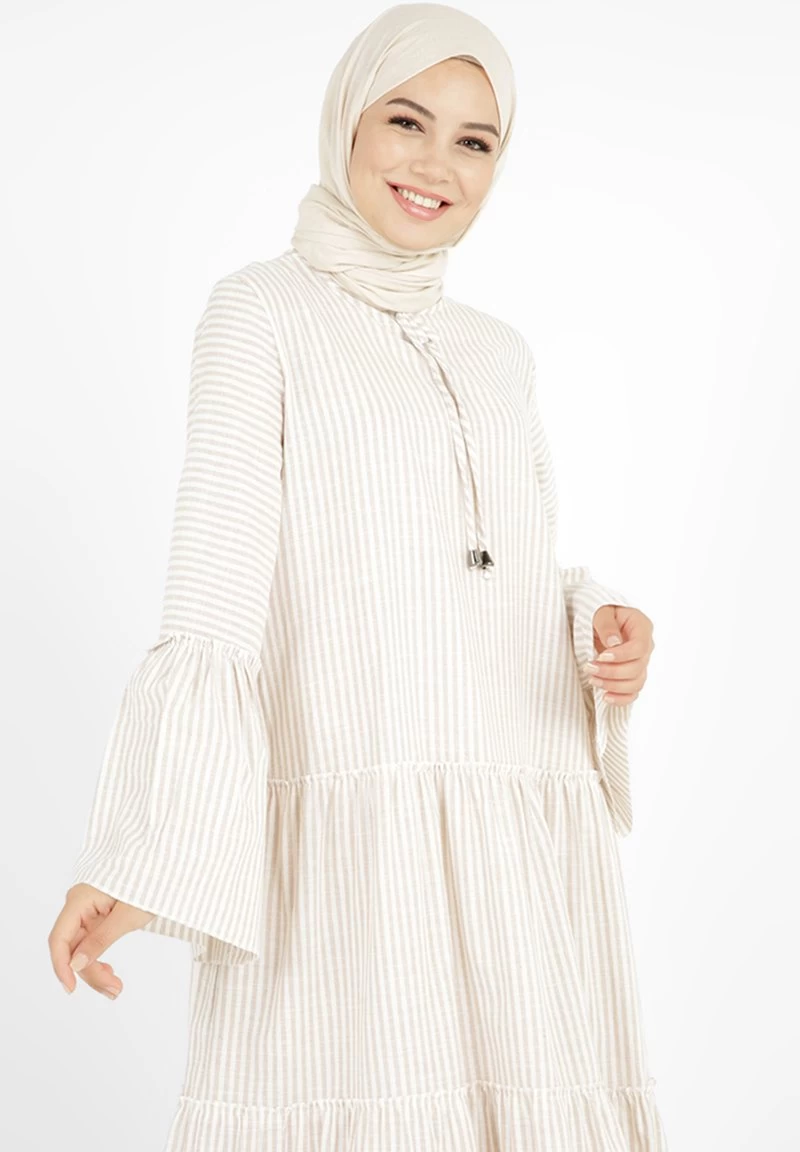 STRIPE - CREW NECK - MODEST - TAVIN - Maxikleid - Light Pink 6 STRIPE - CREW NECK - MODEST - TAVIN - Maxikleid - Light Pink – Bild 4