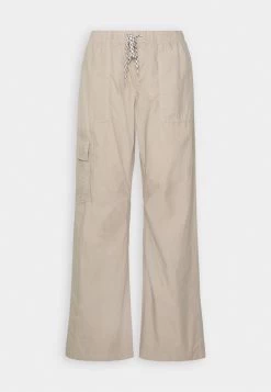 Aerie LOW RISE STRAIGHT LEG - Cargohose - Festive Olive 12 Aerie LOW RISE STRAIGHT LEG - Cargohose - Festive Olive -Frauen Geschäft 6c8f562564884258a27ad60b8bc6bcd5