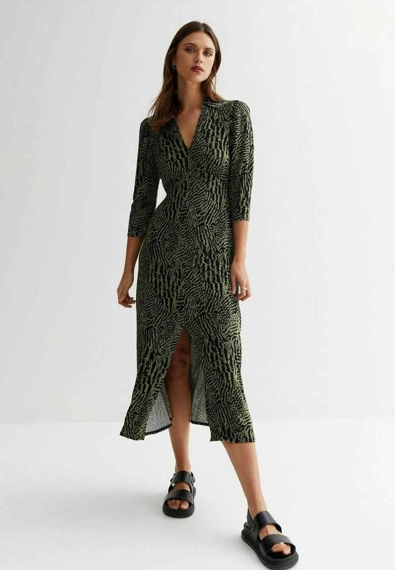 New Look ANIMAL PRINT COLLARED 3/4 SLEEVE SPLIT FRONT MIDI - Etuikleid - Green Pattern 6 New Look ANIMAL PRINT COLLARED 3/4 SLEEVE SPLIT FRONT MIDI - Etuikleid - Green Pattern – Bild 5