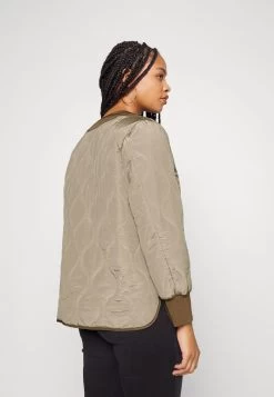 ONLY CARMAKOMA CARJUNG QUILTED JACKET - Winterjacke - Pebble -Frauen Geschäft 6dcb11bf3a7b4428bf69cfdddac0c15e