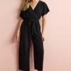 Next SHORT SLEEVE PLISSE STANDARD - Jumpsuit - Black -Frauen Geschäft 7c9377464f78469bbace4b2e694e0ad2