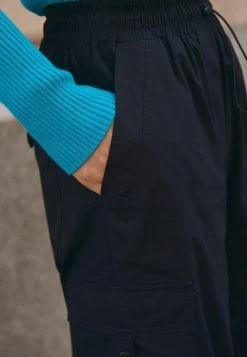 Next PARACHUTE STANDARD - Cargohose - Black -Frauen Geschäft 7e29c600201641e79896d3c291918ea6