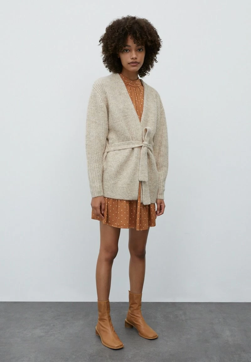 EDITED ANNIKA - Strickjacke - Beige 4 EDITED ANNIKA - Strickjacke - Beige – Bild 2