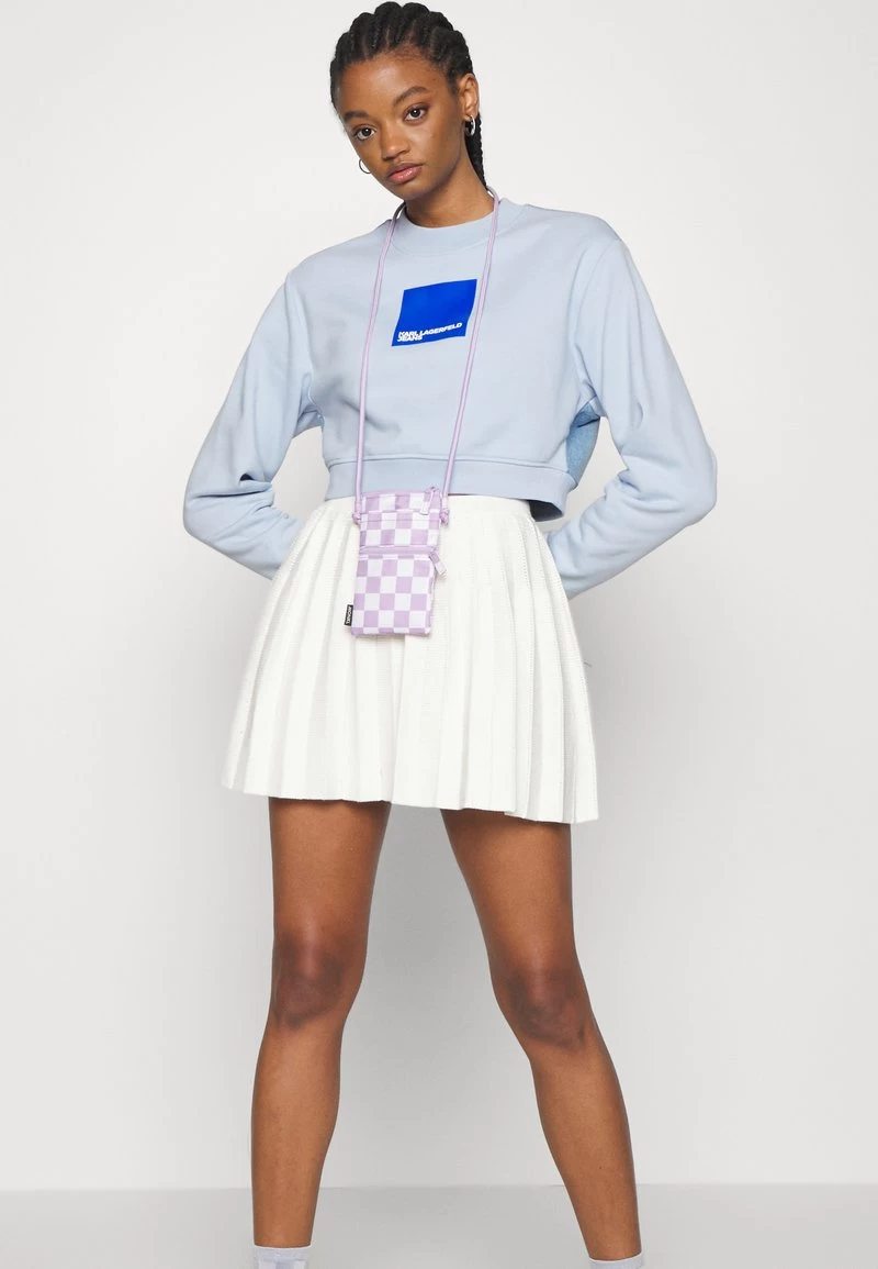 Karl Lagerfeld Jeans CROPPED BLOCKED - Sweatshirt - Light Blue 7 Karl Lagerfeld Jeans CROPPED BLOCKED - Sweatshirt - Light Blue – Bild 5