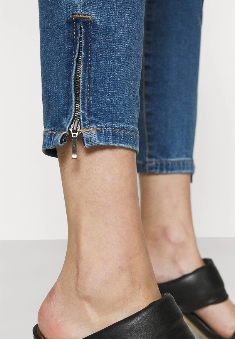 Vero Moda VMTILDE ANKLE ZIP JEANS - Jeans Skinny Fit - Medium Blue Denim 7 Vero Moda VMTILDE ANKLE ZIP JEANS - Jeans Skinny Fit - Medium Blue Denim – Bild 5