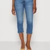 ESPRIT CAPRI - Jeans Shorts - Blue Medium Wash -Frauen Geschäft b3061174f80a46e78a2a7ac3c8e9d464