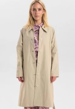 NUELLA - Trenchcoat - Hummus 13 NUELLA - Trenchcoat - Hummus -Frauen Geschäft c79da005153c4cafaf1acc79856e0a37 1