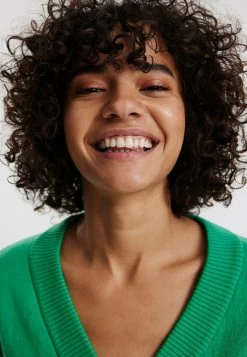 EDITED ETTA - Strickjacke - Grün 11 EDITED ETTA - Strickjacke - Grün -Frauen Geschäft d02ba81282c94608b30c787e81b8a7dc