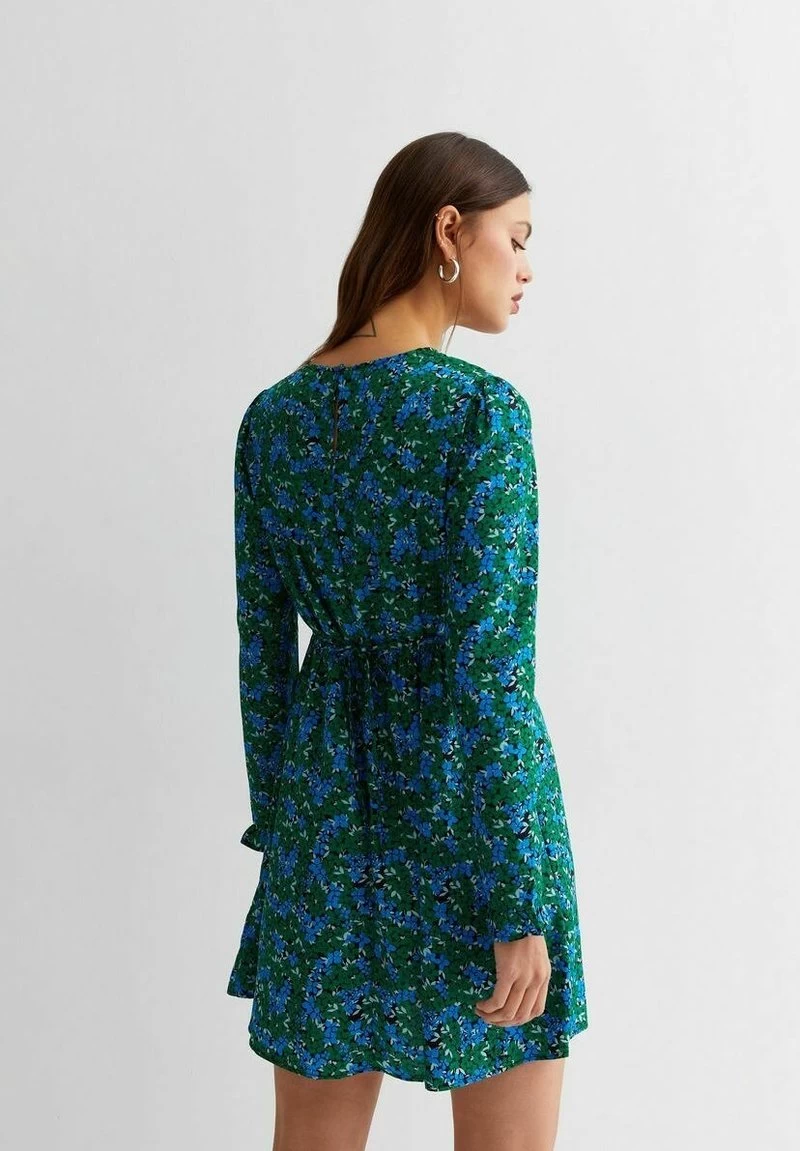 New Look FLORAL CREW NECK LONG SLEEVE MINI TEA - Freizeitkleid - Green Pattern 5 New Look FLORAL CREW NECK LONG SLEEVE MINI TEA - Freizeitkleid - Green Pattern – Bild 3