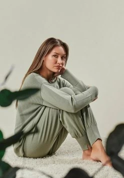 BELLA MIT RUNDHALS - Strickpullover - Darkgreen 13 BELLA MIT RUNDHALS - Strickpullover - Darkgreen -Frauen Geschäft d8c6ed174d12432ca9e32248900fbbc8