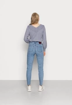 ONLY ONLEMILY RAW MAE - Jeans Straight Leg - Light Blue Denim 11 ONLY ONLEMILY RAW MAE - Jeans Straight Leg - Light Blue Denim -Frauen Geschäft da9f95cb52c849099de6f520012b5c5c